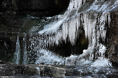 「滝凍結3」の画像
