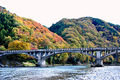 「落石の紅葉04」の画像