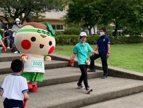 ダンスキャラバン隊、江川小学校訪問の様子1