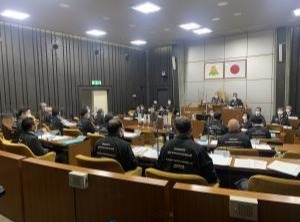 議会国体ジャンパー着用2