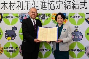 （写真左）栃木県木材業協同組合連合会理事長　東泉清壽　様