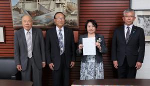 庁舎整備報告書提出