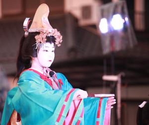 那須土木(株)賞「小さな背中で織りなす優美」