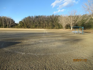 烏山野球場東側