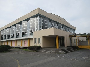 江川小学校体育館外観