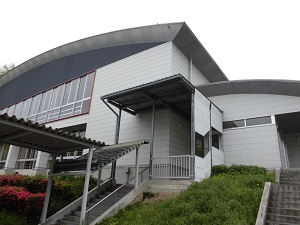 荒川小学校体育館外観