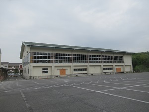 烏山小学校体育館外観