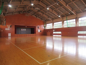 烏山小学校体育館アリーナ